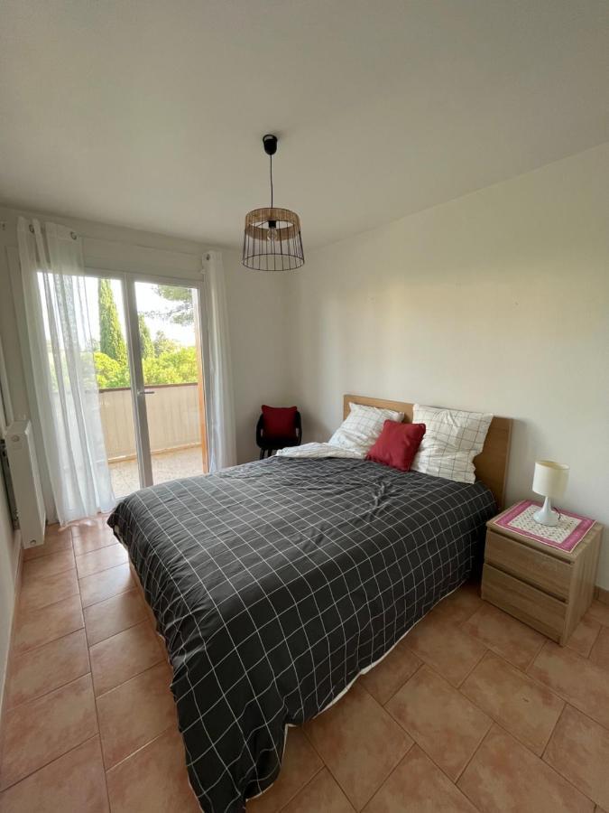 T2 Avec Terrasse & Parking A 5 Min Du Centre, 10 Min Des Plages Hyères Eksteriør bilde